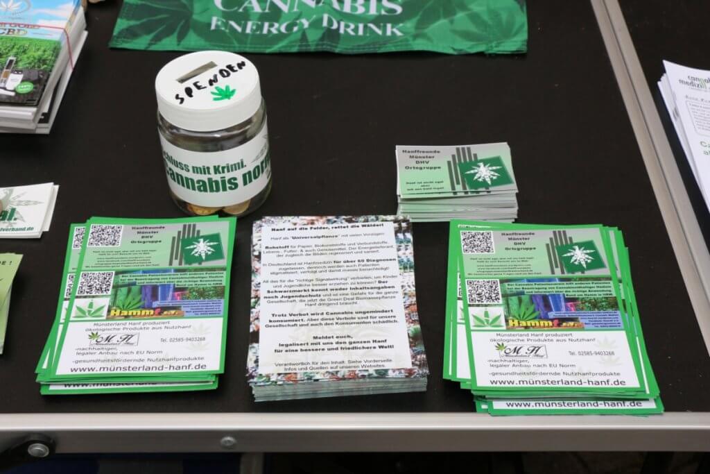 Eigener Flyer und eigene Visitenkarte, die nicht direkt verjähren