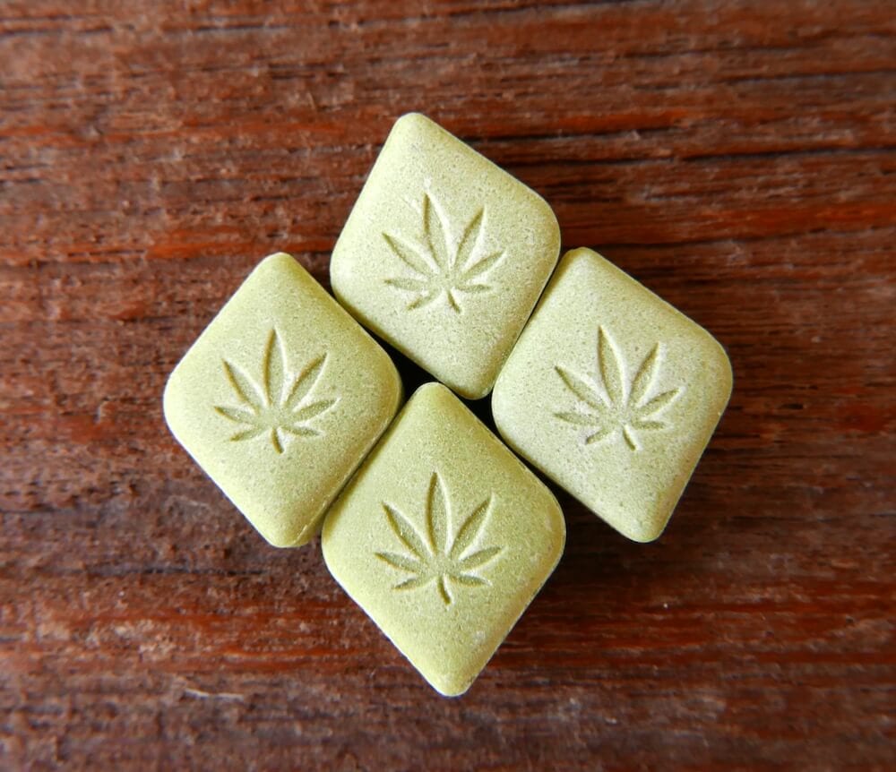 marijuana-cannabis-edibles_t20_8lQne6-1