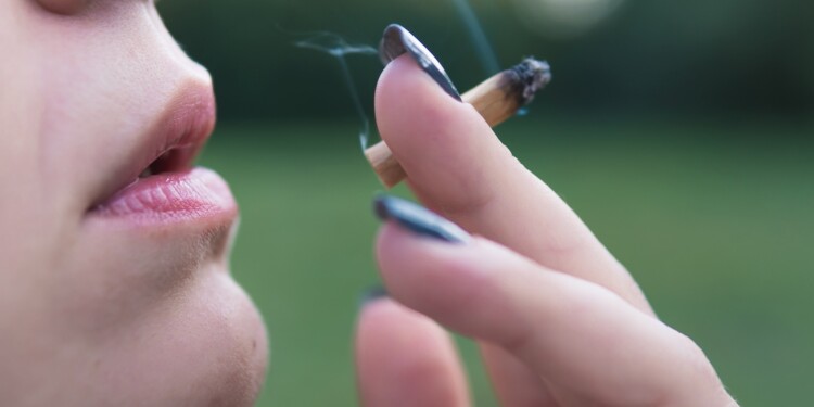Neue-Studie-zum-Cannabiskonsum-unter-Schülern