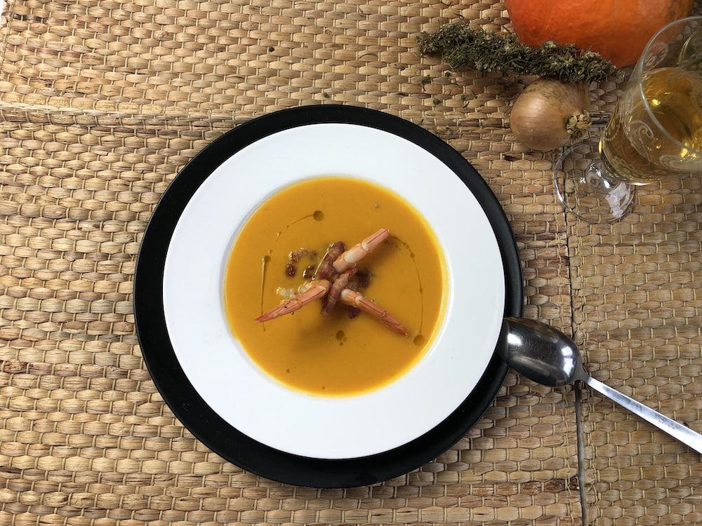 Kürbissuppe Mit Speck Garnelen Und Hanföl 1 1